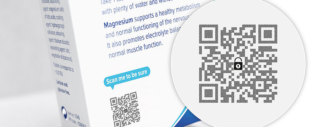 一盒“Magnesium 400”药片，包装上醒目地印有防伪码ValiGate®直接打印二维码。二维码中嵌入了专利安全图案，可确保产品真实性并防止假冒。放大视图展示了二维码中防伪码ValiGate®安全标记的复杂细节。这种环保的印刷防伪功能无需额外标签或油墨，同时让消费者能够轻松验证产品真伪，并通过智能手机获取详细信息。